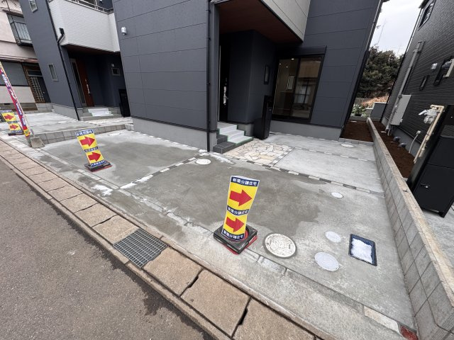 松戸市千駄堀新築戸建【寒風台小学校：10分】の駐車場|2号棟駐車スペース・2台駐車可