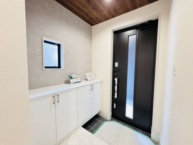 松戸市千駄堀新築戸建【寒風台小学校：10分】の玄関|玄関ホール・シューズボックス