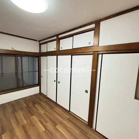 伊加賀栄町貸家の収納