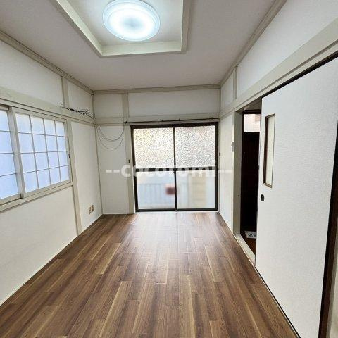 伊加賀栄町貸家の居間・リビング