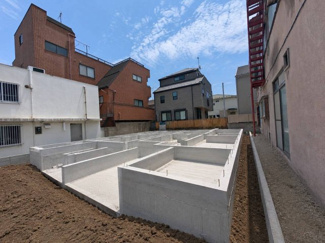 【前面道路含む現地写真】 | 新築戸建　西荻窪第三期2棟 | 基礎工事完了しました。