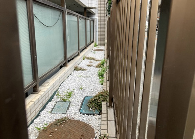 【庭】 | ワコーレ町田 | 物件によっては、入居者が個人的に使用できる専用庭がついているものもあります。また、住宅の中にある土間の部分を庭と呼ぶこともあります。庭の用途は住む人によって変わり、それによってデザインもさまざまです。
