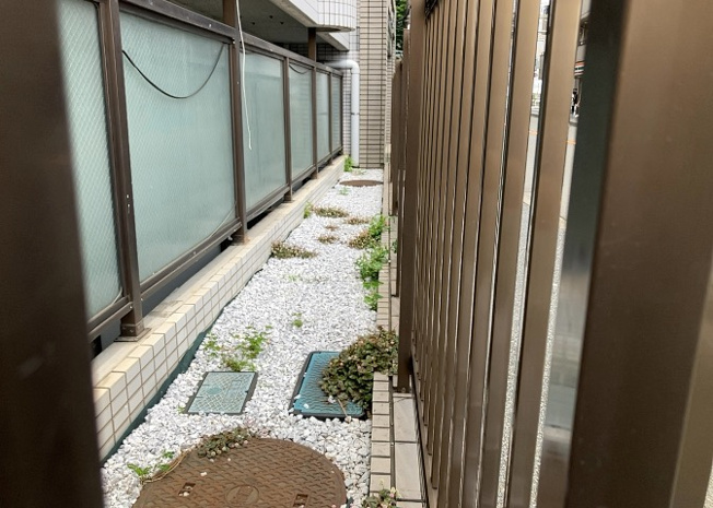 【庭】 | ワコーレ町田 | 物件によっては、入居者が個人的に使用できる専用庭がついているものもあります。また、住宅の中にある土間の部分を庭と呼ぶこともあります。庭の用途は住む人によって変わり、それによってデザインもさまざまです。