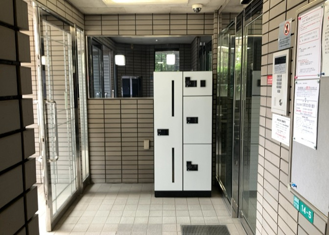 【ロビー】 | ワコーレ町田 | ロビーというと、エントランスと何がちがうの？と思いますよね。実はロビーとエントランスには明確な決まりはありません。物件によっては、エントランスを入って広がるある程度の広さのある空間がロビーとなります。