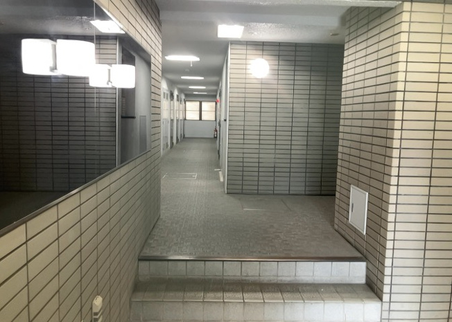 【その他共用部分】 | ワコーレ町田 | 共用部分は、一棟の建物に住む区分所有者全員が共同で所有するとし、共用部分の管理、補修などは、区分所有者で形成される管理組合が行います。個人の判断で勝手に変更することはできませんので覚えておきましょう。