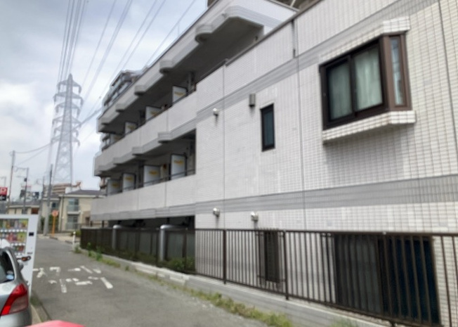 【外観】 | ワコーレ町田 | ＲＣ造、Reinforced Concreteは直訳すると補強されたコンクリートです。主に柱や梁・床・壁が鉄筋とコンクリートで構成おり、鉄筋を組んだ型枠にコンクリートを流し込んで固めたものを指します。