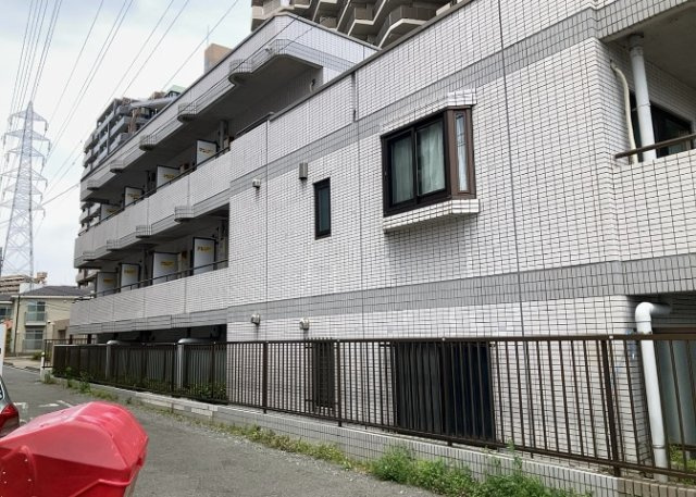 【構造・工法・仕様】 | ワコーレ町田 | ＳＲＣ造は強度や耐震性の面でもRC造と比べて優れています。そのため、10階建以上の高層または超高層マンションなどの建築にも多く採用されています。柱や梁などのサイズが小さくても高い耐震性を確保できます。