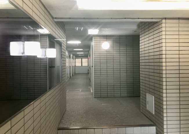 【内装】 | ワコーレ町田 | 共有部分は、住民なら誰もが使える設備のこと。例えば駐車場やエレベーター、インターネット設備、セキュリティ設備などがあります。他にも、マンションの廊下・外部階段やエントランス・ゴミ置き場などがあります。