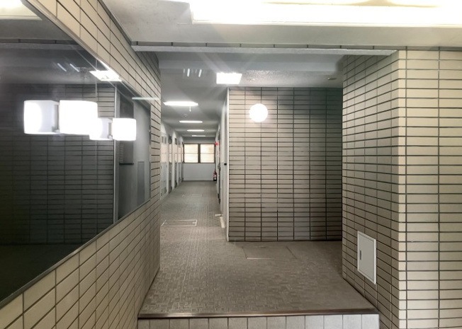 【内装】 | ワコーレ町田 | 共用部分は、一棟の建物に住む区分所有者全員が共同で所有するとし、共用部分の管理、補修などは、区分所有者で形成される管理組合が行います。個人の判断で勝手に変更することはできませんので覚えておきましょう。