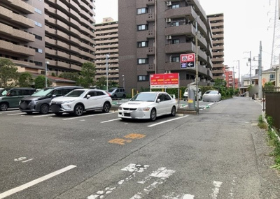 【駐車場】 | ワコーレ町田 | 駐車場と明記されていても、最小スペースでつくられた駐車場だと大型車は駐車できなかったり、出入りしにくくなったりする可能性があります。お車のサイズと購入したい物件の駐車場のサイズを現地で確認しましょう。