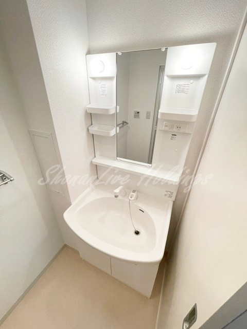 ヴェルコンシェールの洗面所|明るい洗面所です