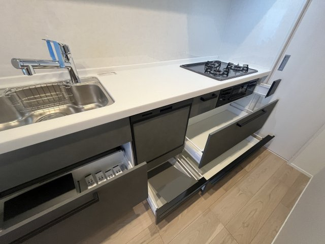 ヒルズ市が尾ブライトステージのキッチン|システムキッチンの収納