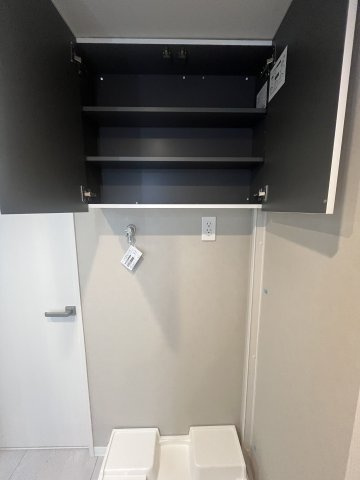 ヒルズ市が尾ブライトステージの収納|ランドリースペース上収納