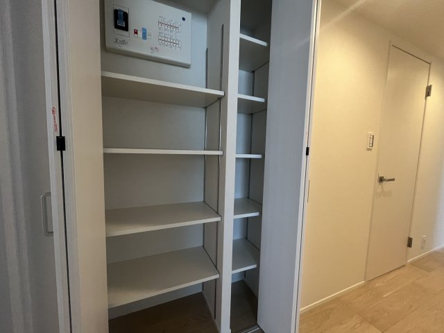 ヒルズ市が尾ブライトステージの収納|廊下収納