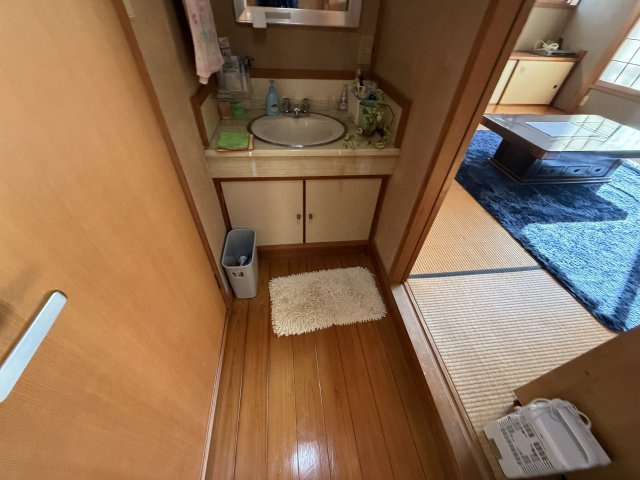 熱海市　山手町の洗面所|廊下　洗面台