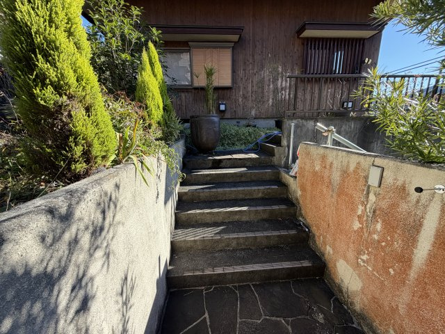 熱海市　山手町の外観|玄関までのアプローチ