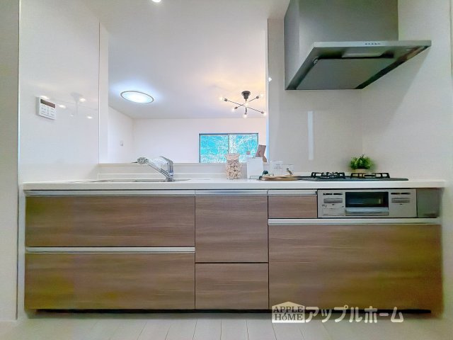 【新築住宅】さいたま市北区宮原町のキッチン|見栄えもよくお手入れもスムーズに出来ます。豊富な収納力もございますので、キッチンスペースをスッキリとお使い頂けそうです。