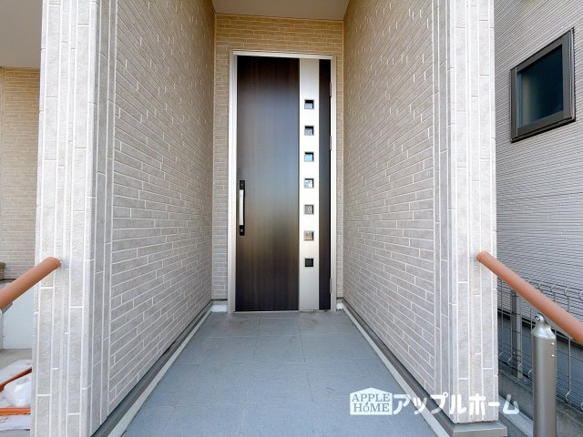 【新築住宅】さいたま市北区宮原町のエントランス|資料請求、お電話でのお問合せ、いつでも丁寧に対応させていただきます！不動産業界のプロフェッショナルが集う弊社にぜひ一度ご相談ください！