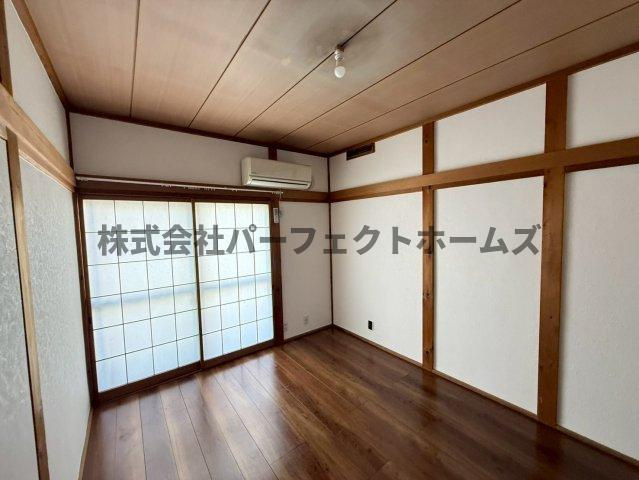 寿町戸建　賃貸の洋室|使い勝手のいい洋室です