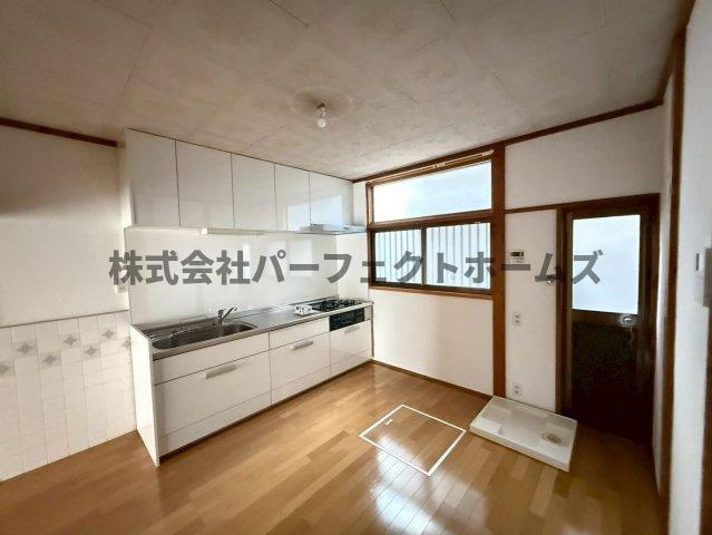 寿町戸建　賃貸の居間・リビング|ゆったり過ごせる居間です