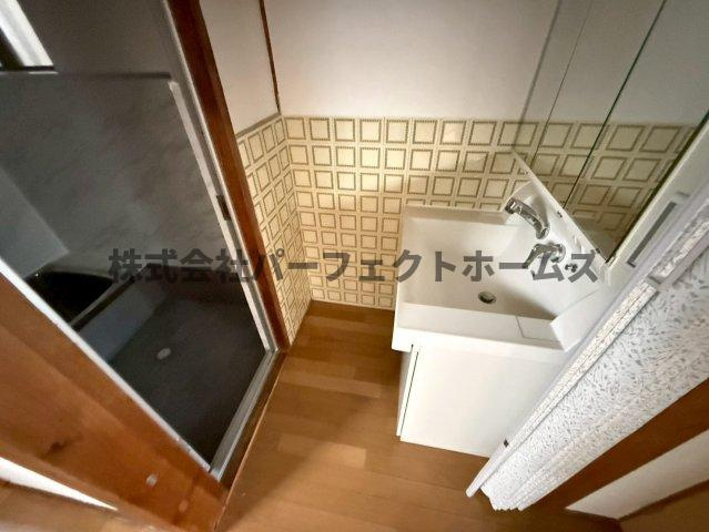 寿町戸建　賃貸の洗面所|忙しい朝には欠かせない洗面所です