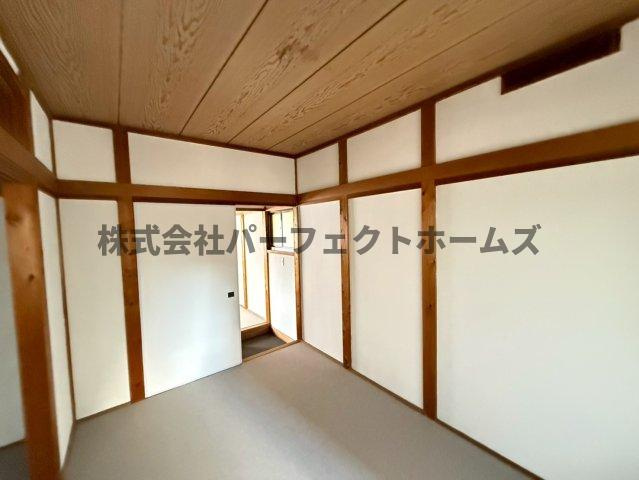 寿町戸建　賃貸の洋室|明るい洋室です