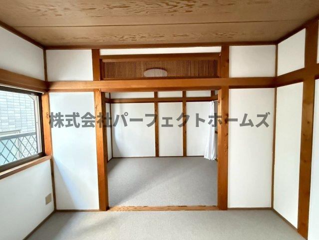 寿町戸建　賃貸の内装|明るい色調の室内です