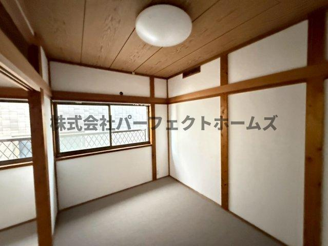寿町戸建　賃貸の洋室|明るい洋室です