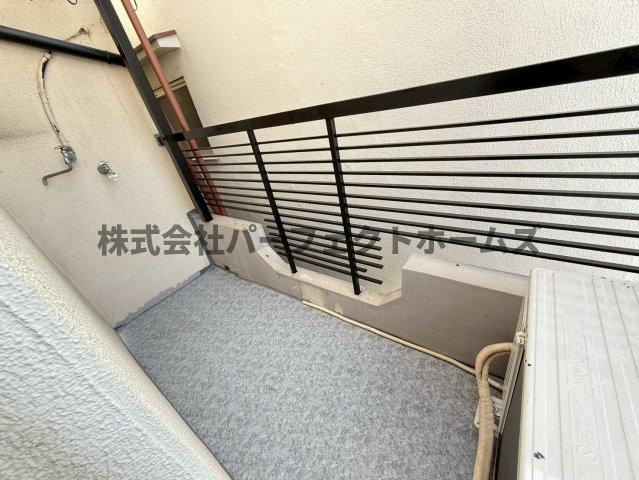 寿町戸建　賃貸のバルコニー|暖かな日差しのふりそそぐバルコニー