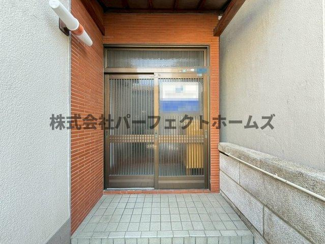 寿町戸建　賃貸の玄関|ゆったりとした玄関です