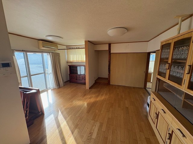 上里町長浜　中古900の居間・リビング