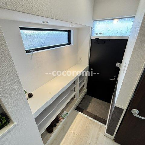 田井町リノベ貸家の玄関