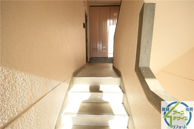 第一コーポ学苑の玄関