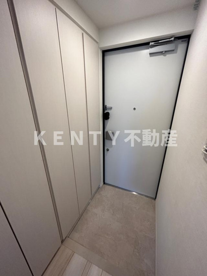 【玄関】 | ラグゼナ平和島 | 収納もある玄関です