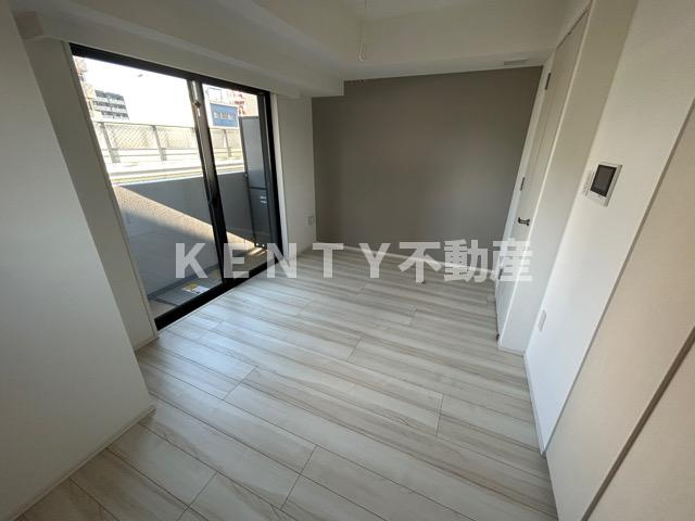 【居間・リビング】 | ラグゼナ平和島 | こちらのリビングで趣味の時間をお楽しみください