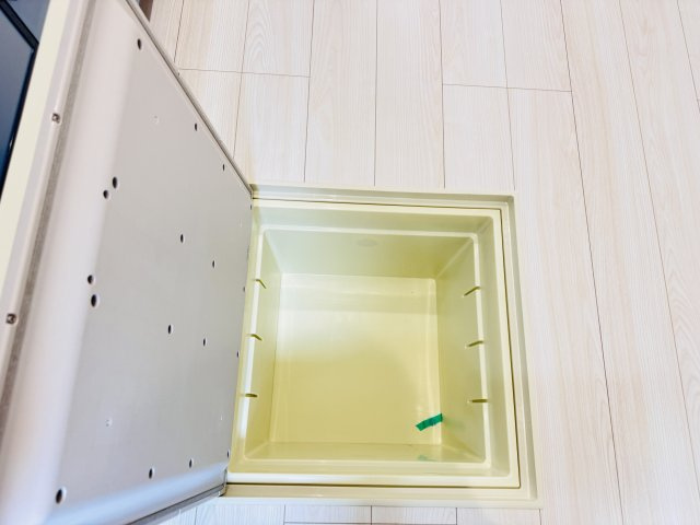 松戸市千駄堀新築戸建【寒風台小学校：10分】のキッチン|キッチン床下収納