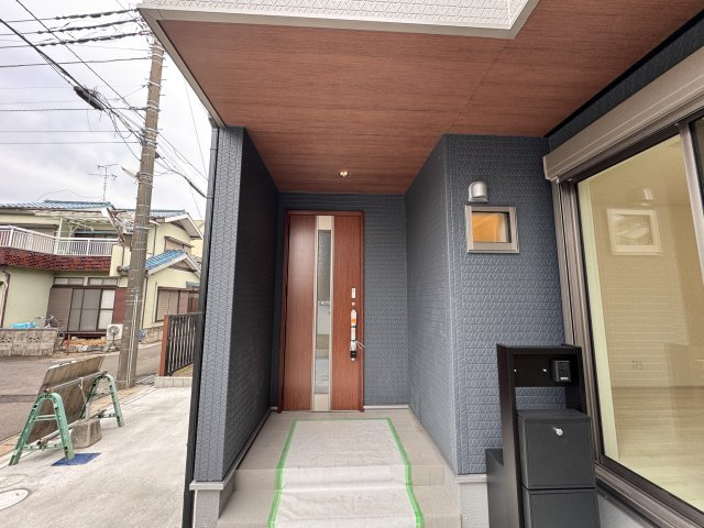 松戸市千駄堀新築戸建【寒風台小学校：10分】のエントランス|エントランス・玄関ポーチ