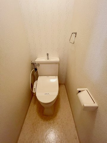 宝塚市山本中２丁目の賃貸マンションのトイレ