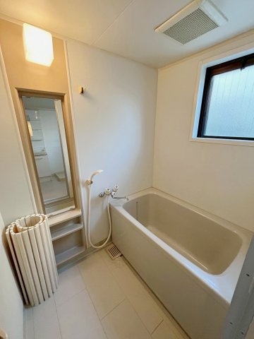 宝塚市山本中２丁目の賃貸マンションの浴室