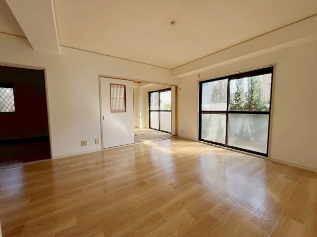 宝塚市山本中２丁目の賃貸マンションの居間・リビング