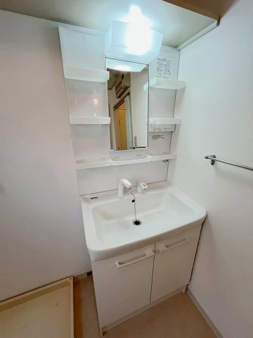 宝塚市山本中２丁目の賃貸マンションの洗面所