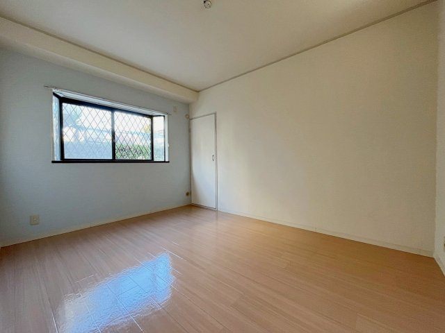 ファミーユ宝塚の居間・リビング