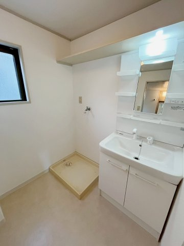 宝塚市山本中２丁目の賃貸マンションの洗面所