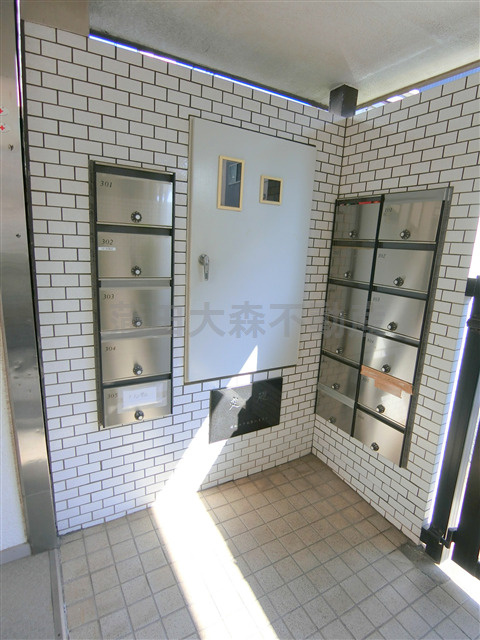 紀陽ハイツのエントランス