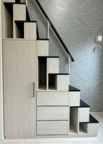 パルメゾン鷺宮の収納|収納階段