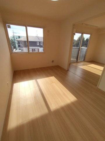 グランパルク東豊Ａの居間・リビング|別部屋写真です。