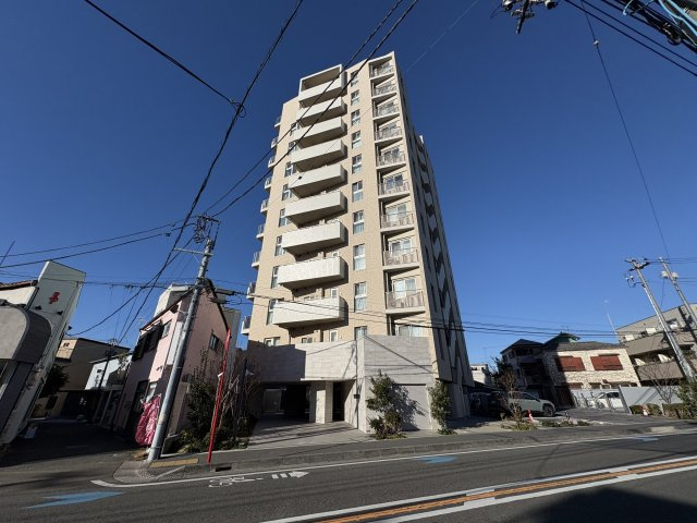 Sky View Living in ENOSHIMA ― 江の島と富士山を望む角住戸
