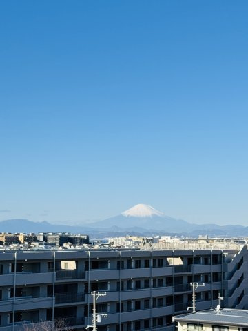 Sky View Living in ENOSHIMA ― 江の島と富士山を望む角住戸の展望
