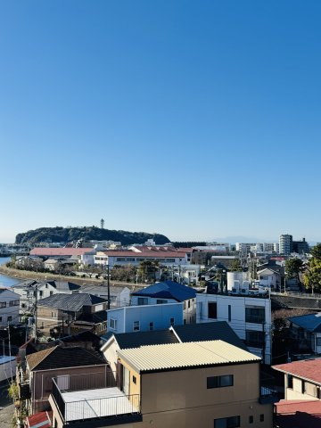 Sky View Living in ENOSHIMA ― 江の島と富士山を望む角住戸の展望