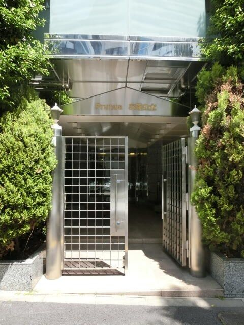 プルナスお茶の水のエントランス